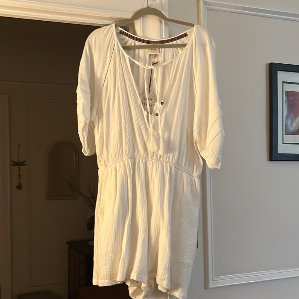 Sale! NWT Knox Rose white romper. XL